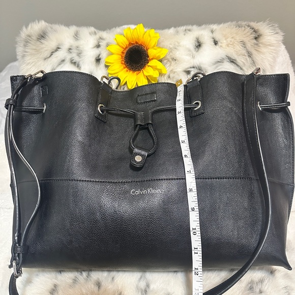 Calvin Klein Elegant Black Tote - Picture 2 of 9